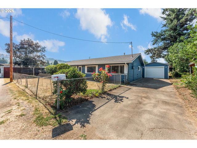 8336 Se LINDY St, Happy Valley, OR 97086