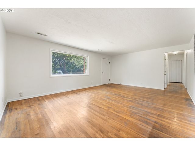 8336 Se LINDY St, Happy Valley, OR 97086