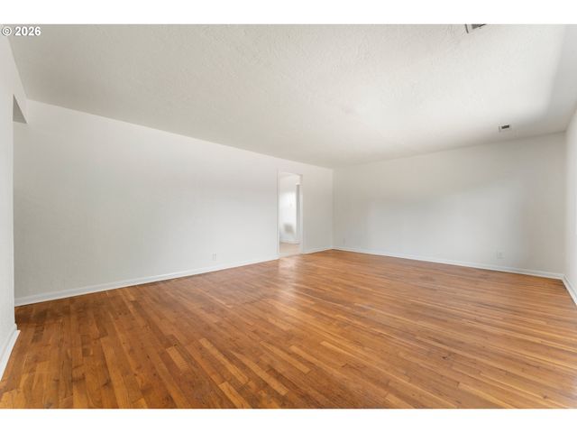 8336 Se LINDY St, Happy Valley, OR 97086