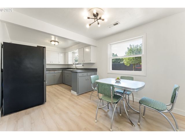8336 Se LINDY St, Happy Valley, OR 97086