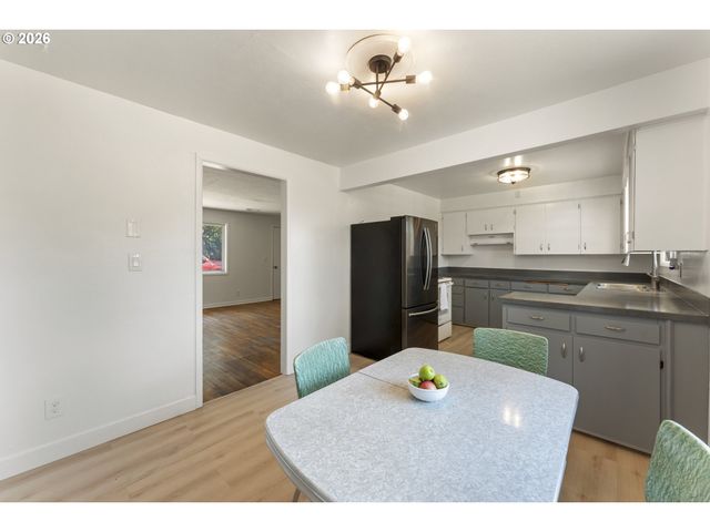 8336 Se LINDY St, Happy Valley, OR 97086