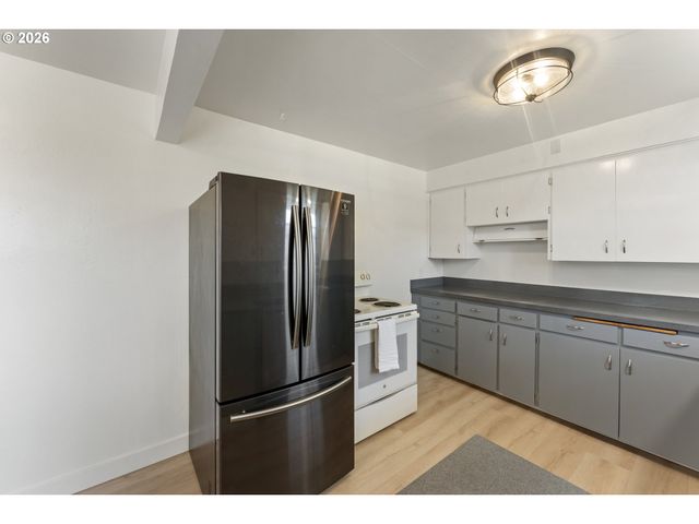 8336 Se LINDY St, Happy Valley, OR 97086
