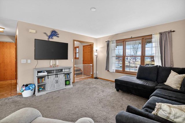 1211 Gas Light Drive, Sun Prairie, WI 53590