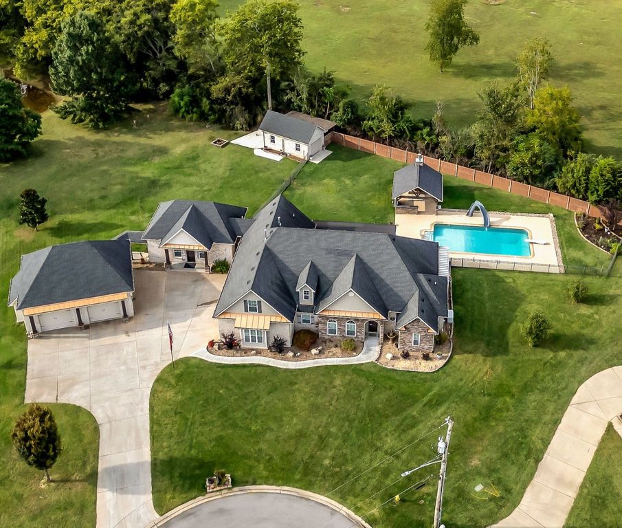 103 Chattaroy Ct, La Vergne, TN 37086