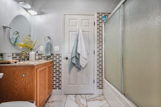 3261 E Calimyrna Rd, Acampo, CA 95220