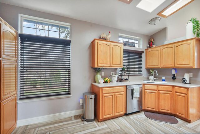 3261 E Calimyrna Rd, Acampo, CA 95220