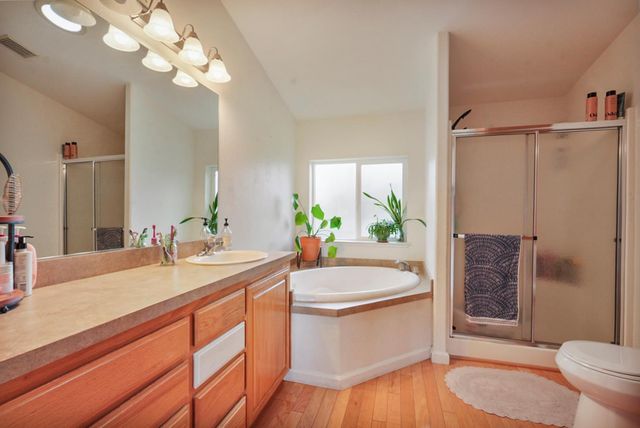 3261 E Calimyrna Rd, Acampo, CA 95220