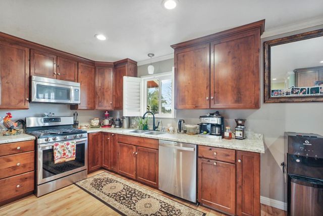 3261 E Calimyrna Rd, Acampo, CA 95220