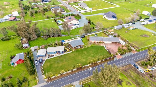 3261 E Calimyrna Rd, Acampo, CA 95220