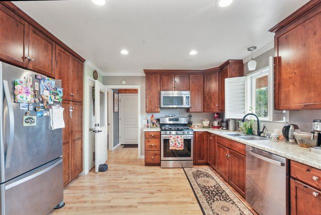 3261 E Calimyrna Rd, Acampo, CA 95220