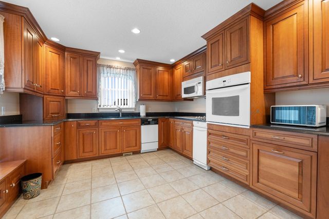 1300 Lakeview Avenue, Dracut, MA 01826