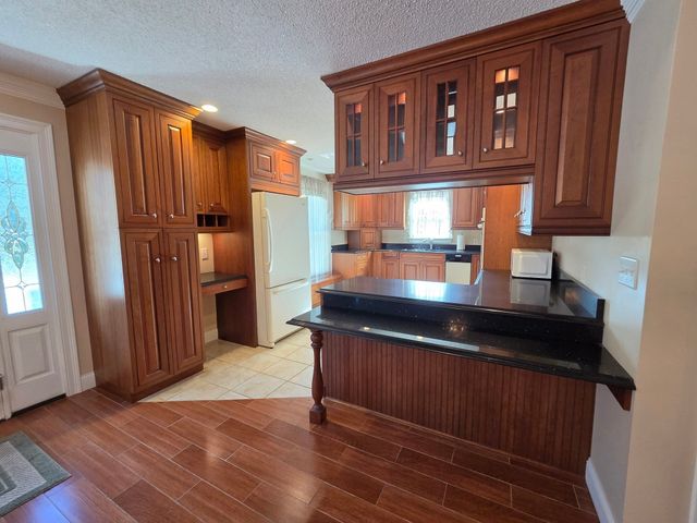 1300 Lakeview Avenue, Dracut, MA 01826