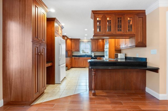 1300 Lakeview Avenue, Dracut, MA 01826