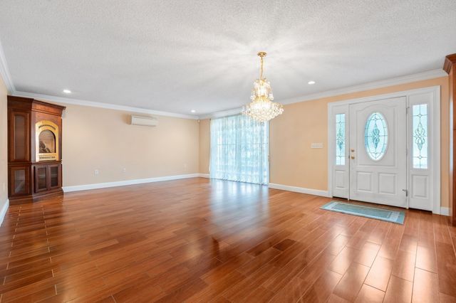 1300 Lakeview Avenue, Dracut, MA 01826