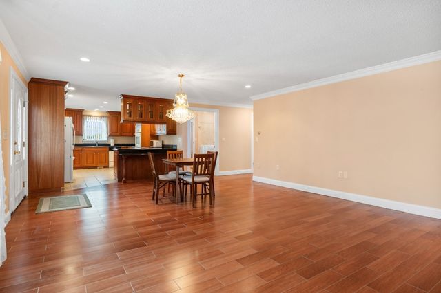 1300 Lakeview Avenue, Dracut, MA 01826