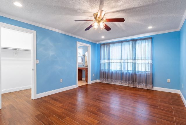 1300 Lakeview Avenue, Dracut, MA 01826