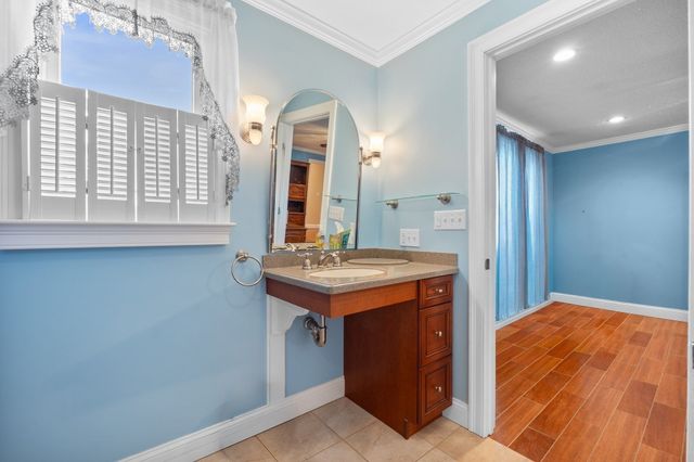 1300 Lakeview Avenue, Dracut, MA 01826