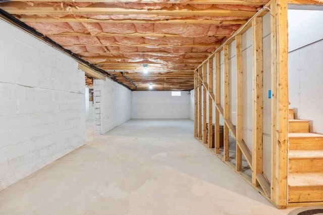 1300 Lakeview Avenue, Dracut, MA 01826