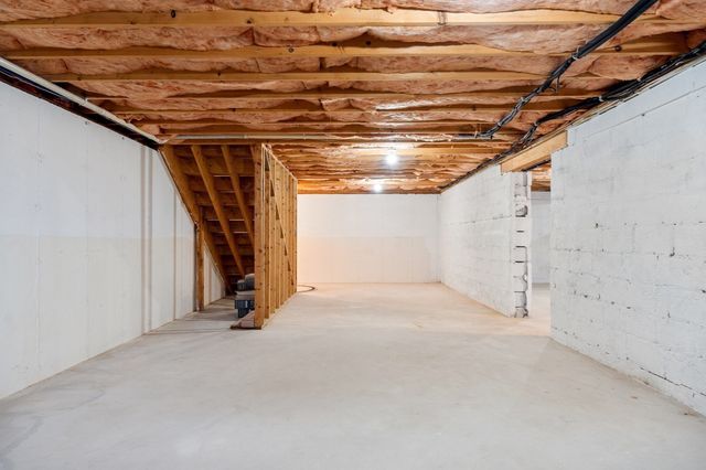 1300 Lakeview Avenue, Dracut, MA 01826