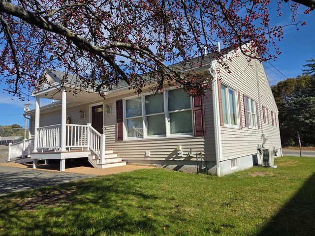 1300 Lakeview Avenue, Dracut, MA 01826