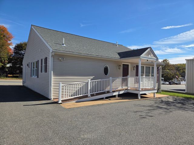 1300 Lakeview Avenue, Dracut, MA 01826