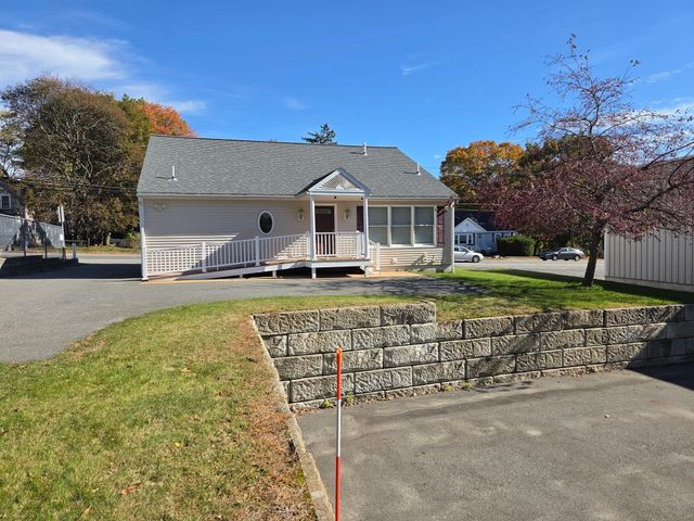 1300 Lakeview Avenue, Dracut, MA 01826