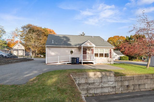 1300 Lakeview Avenue, Dracut, MA 01826