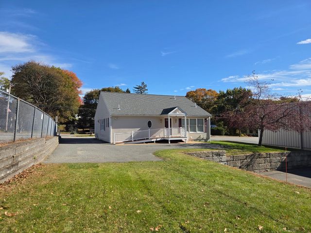 1300 Lakeview Avenue, Dracut, MA 01826