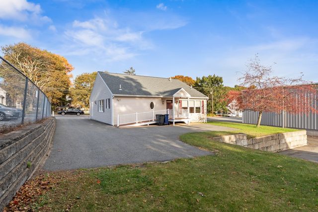 1300 Lakeview Avenue, Dracut, MA 01826