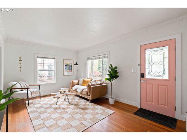 2105 N WINCHELL St, Portland, OR 97217