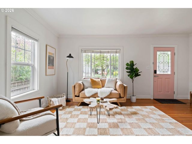 2105 N WINCHELL St, Portland, OR 97217