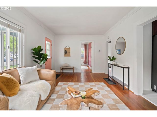 2105 N WINCHELL St, Portland, OR 97217