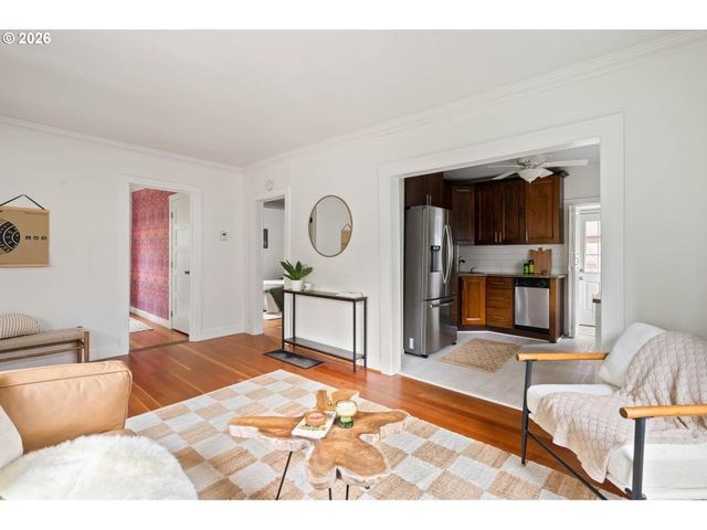 2105 N WINCHELL St, Portland, OR 97217