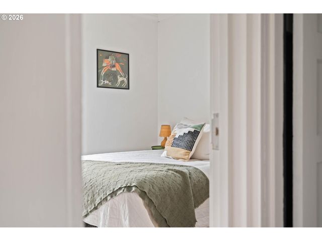 2105 N WINCHELL St, Portland, OR 97217