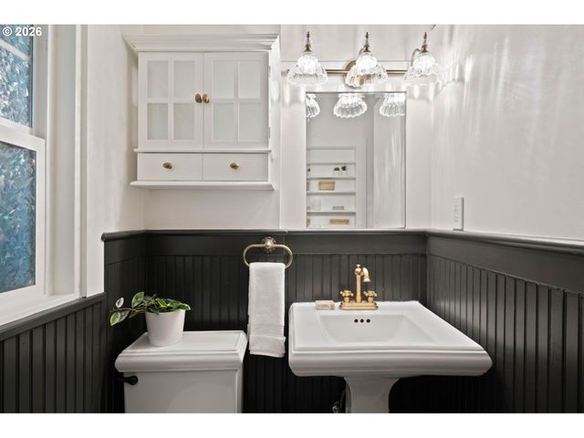 2105 N WINCHELL St, Portland, OR 97217