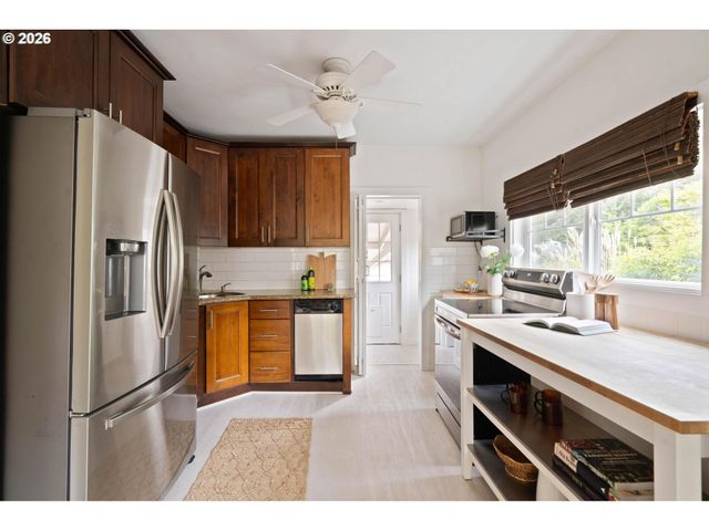 2105 N WINCHELL St, Portland, OR 97217