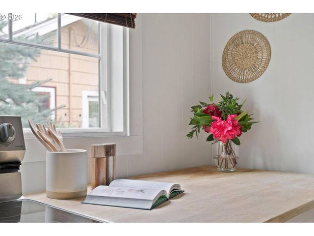 2105 N WINCHELL St, Portland, OR 97217