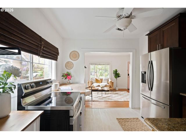 2105 N WINCHELL St, Portland, OR 97217