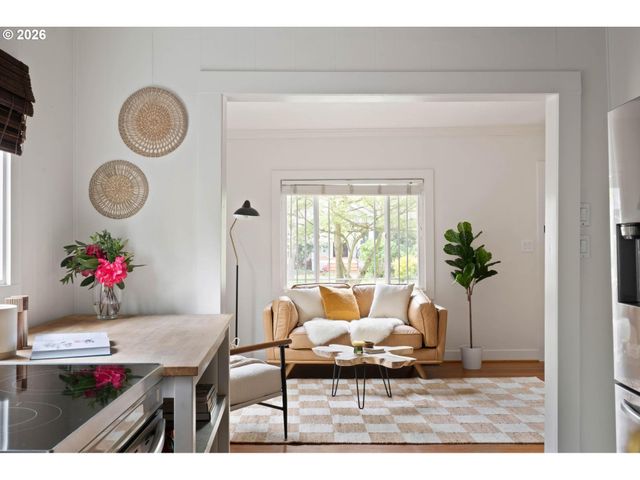 2105 N WINCHELL St, Portland, OR 97217