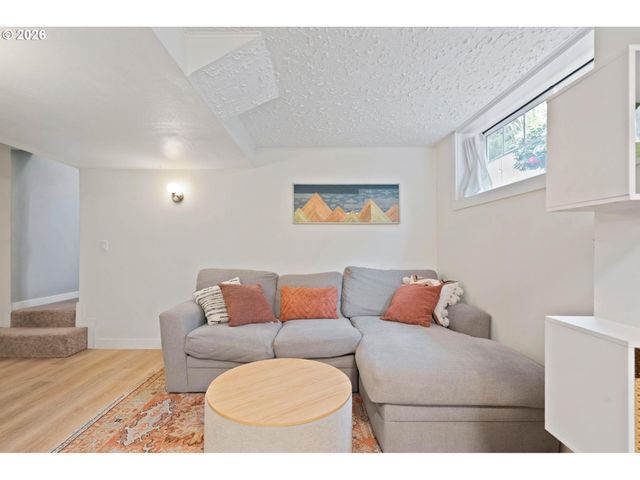 2105 N WINCHELL St, Portland, OR 97217