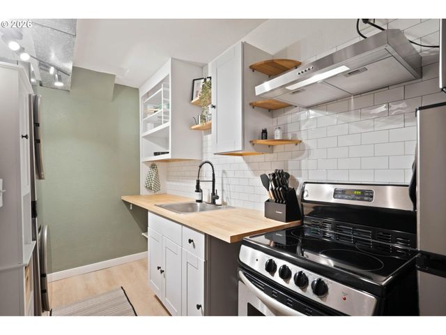 2105 N WINCHELL St, Portland, OR 97217