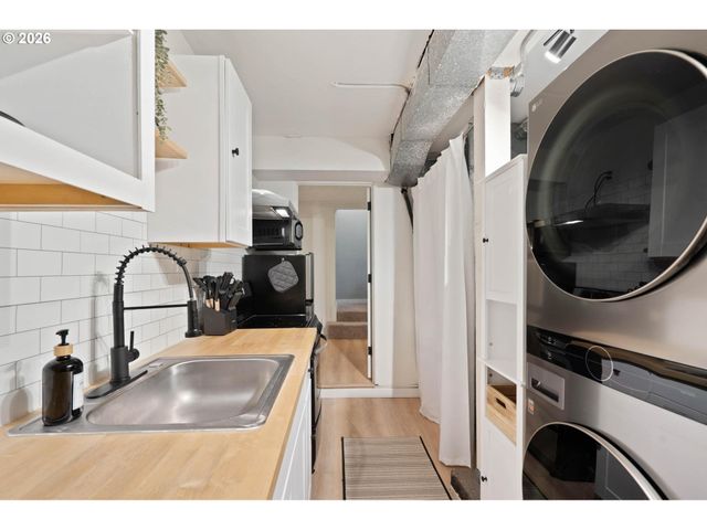 2105 N WINCHELL St, Portland, OR 97217