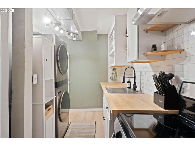 2105 N WINCHELL St, Portland, OR 97217