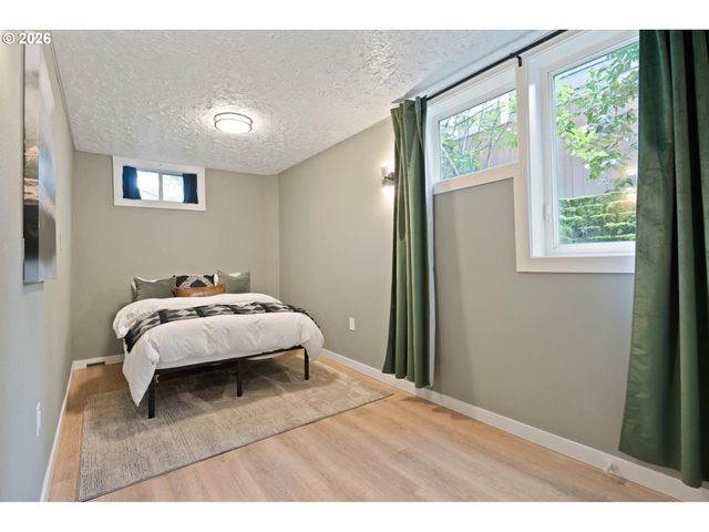 2105 N WINCHELL St, Portland, OR 97217