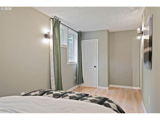 2105 N WINCHELL St, Portland, OR 97217