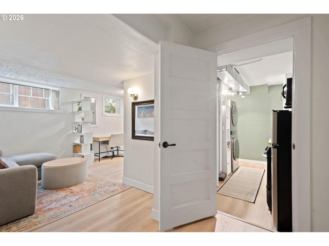 2105 N WINCHELL St, Portland, OR 97217