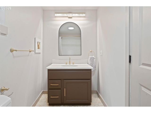 2105 N WINCHELL St, Portland, OR 97217