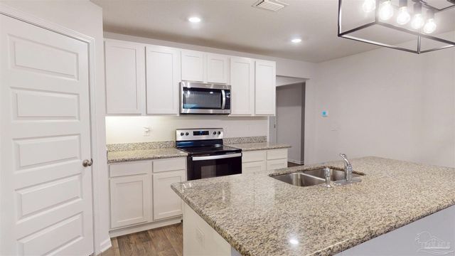 5740 Guinevere Ln, Milton, FL 32583