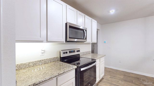 5740 Guinevere Ln, Milton, FL 32583