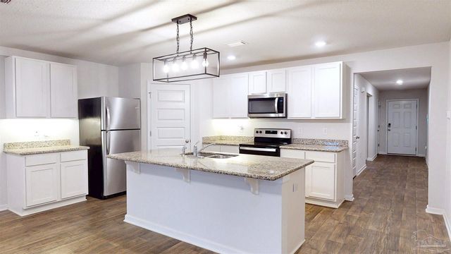 5740 Guinevere Ln, Milton, FL 32583